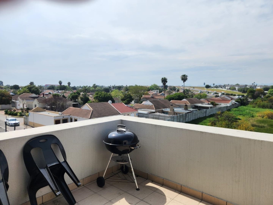 2 Bedroom Property for Sale in Brackenfell Central Western Cape
